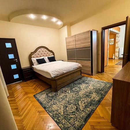 Central Apartment W/ Fire Place - Ground Floor บูคาเรสต์ ภายนอก รูปภาพ