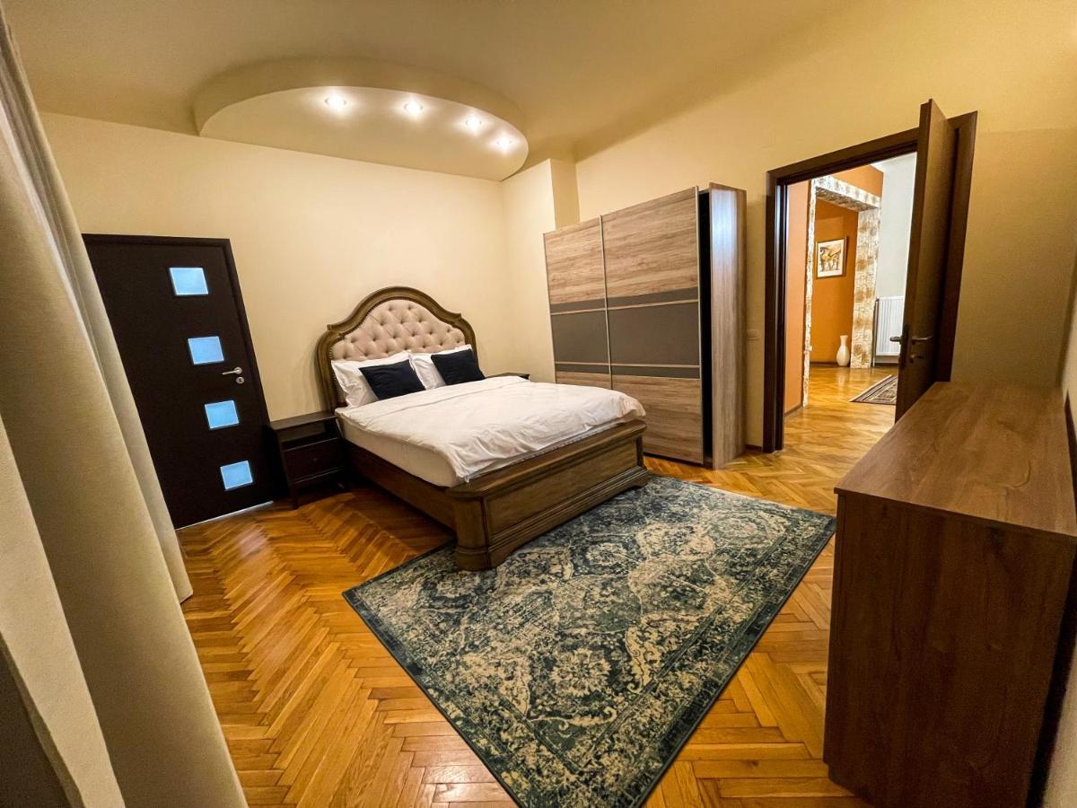 Central Apartment W/ Fire Place - Ground Floor บูคาเรสต์ ภายนอก รูปภาพ